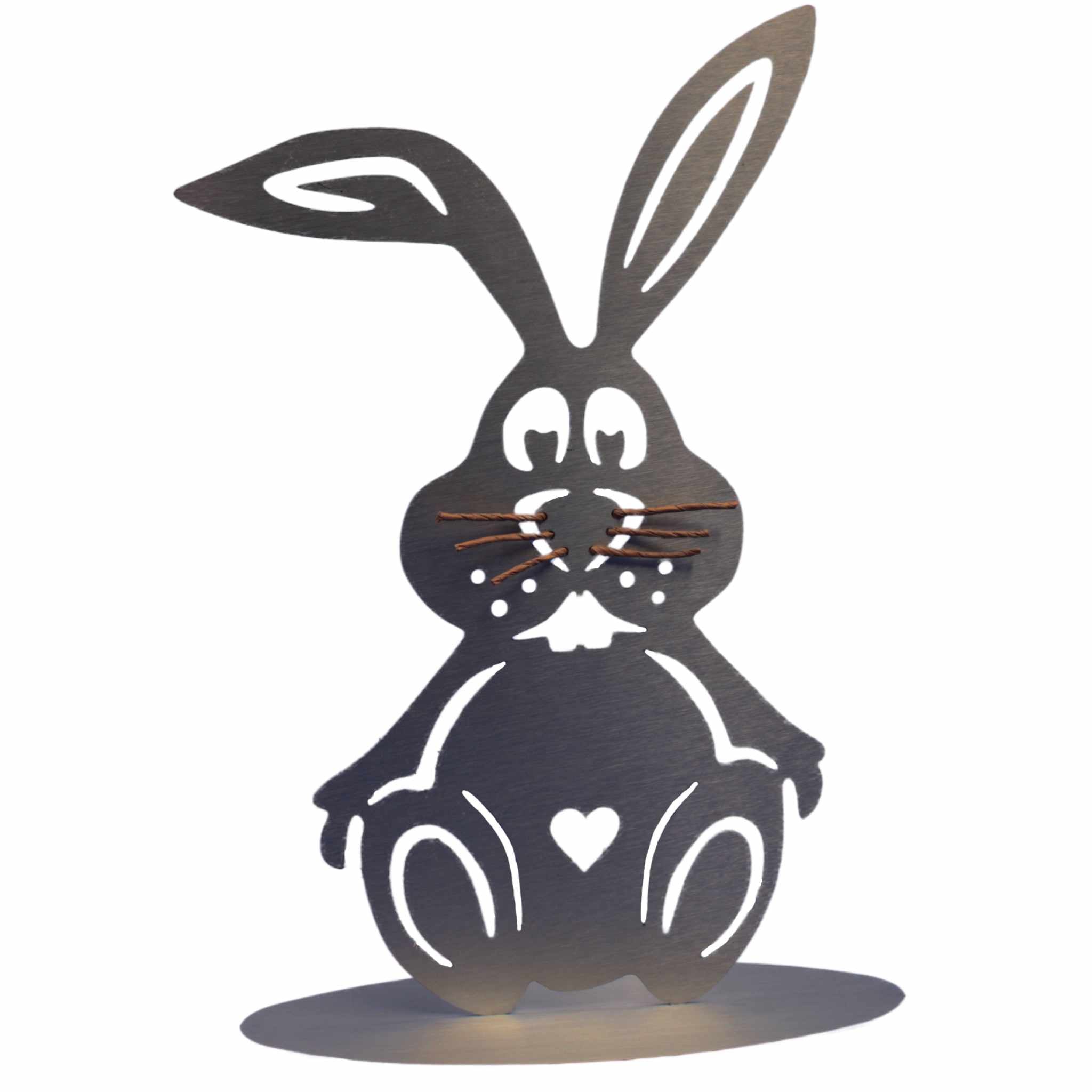 Mit viel Liebe zum Detail wird die hochwertige Osterhase Figur von Hand aus Edelstahl und Papier-Basteldraht hergestellt