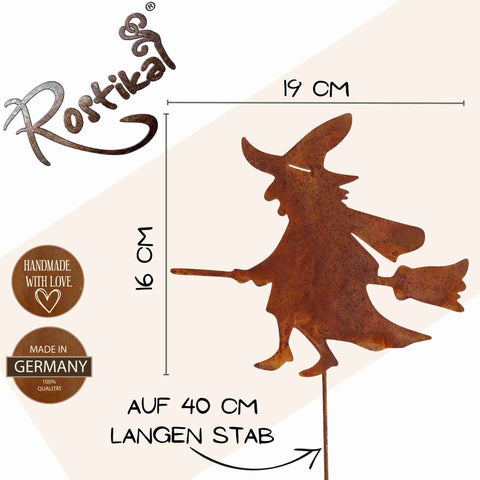 Die handgefertigte Metall Hexe mit Rostdeko-Finish ist ein Unikat in Sachen Farbgebung und eignet sich perfekt als Geschenkidee.