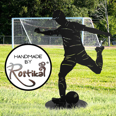 Moderne Fußball-Skulptur aus Metall in Schwarz, ideal als dekorativer Akzent im Wohnzimmer