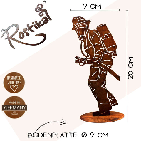 Einzigartige Feuerwehrmann Figur aus Metall in Edelrost auf Bodenplatte als perfekte Dekoration für Feuerwehrfans und den Garten
