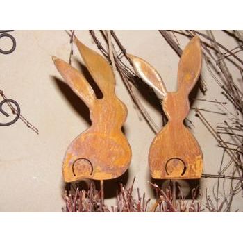 Kunstvoll gestaltete Osterdeko Hasen zum Stecken aus Metall - perfekt für den Balkon oder Garten. Handgefertigt von Rostikal Manufaktur