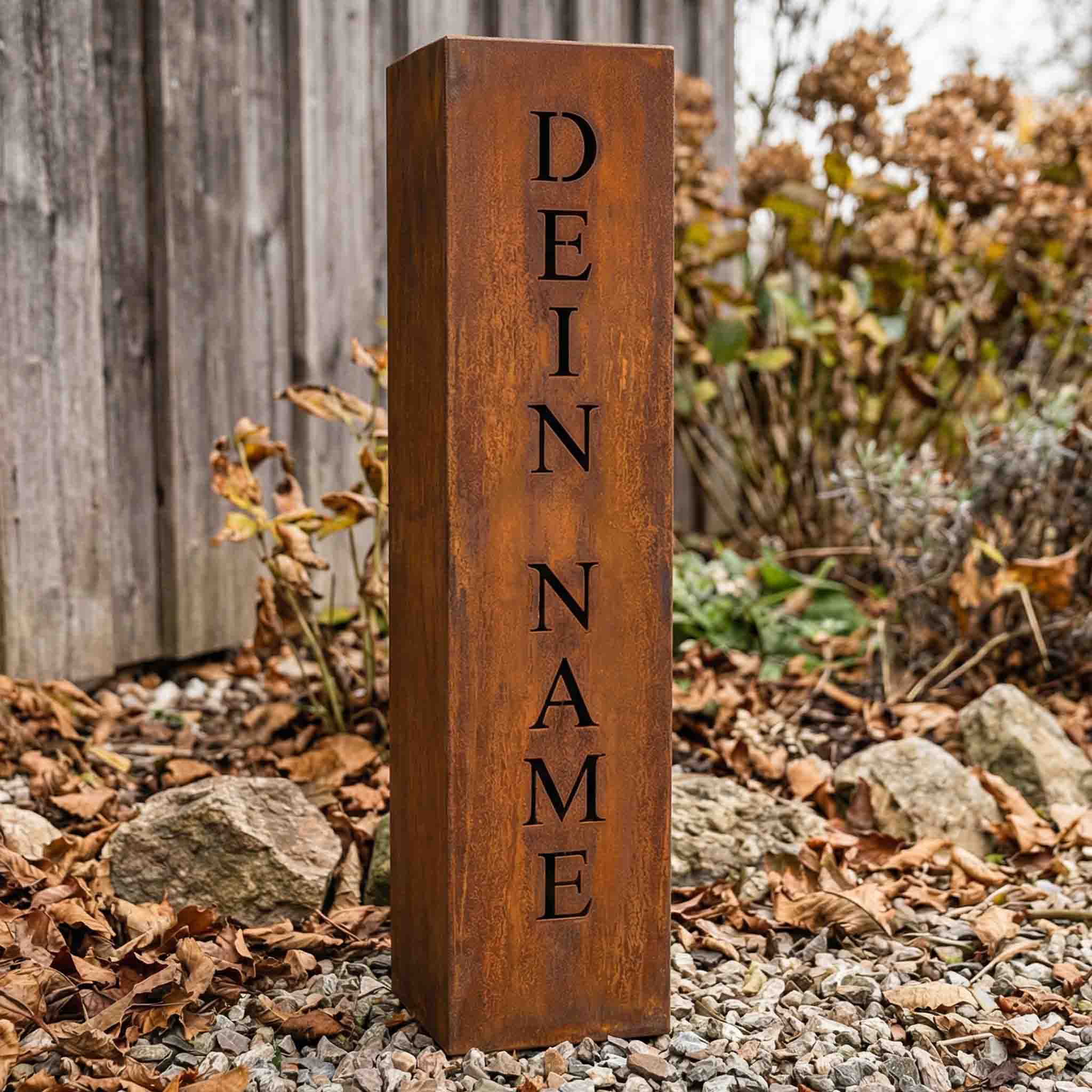 Personalisierte Edelrost-Säule mit Namen