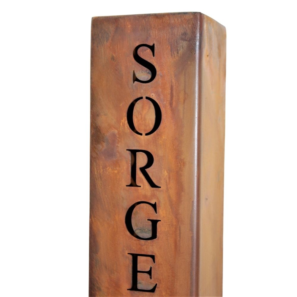 Wählen Sie aus verschiedenen Größen für Ihre personalisierte Edelrost Säule – eine einzigartige Geschenkidee für jeden Anlass.
