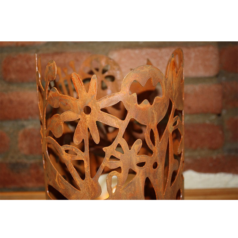 Rostige Metall-Laterne: charmantes Windlicht, ideale Gartendeko mit warmer Atmosphäre