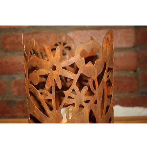 Rostige Metall-Laterne: charmantes Windlicht, ideale Gartendeko mit warmer Atmosphäre