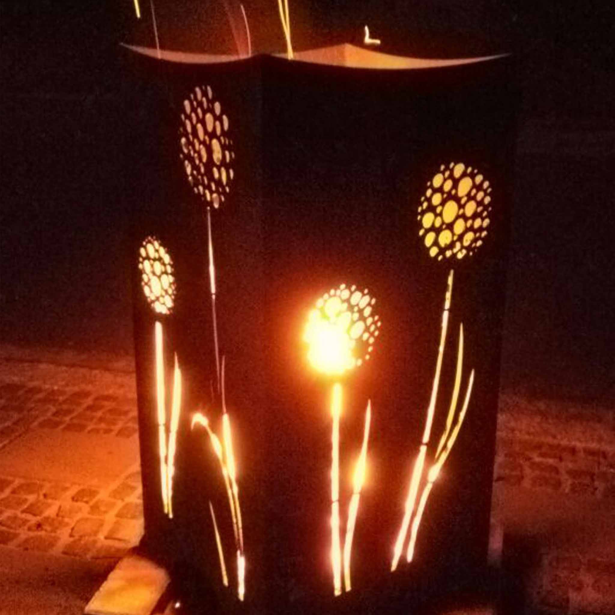 Edelrost Feuerkorb mit Pusteblumen-Design, Metall Windlicht, Gartenbeleuchtung, einzigartige Optik