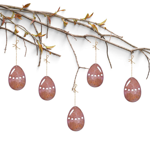 Einzigartige Osterei-Hängedeko mit Muster: Handgefertigte Metalldeko mit Rost-Effekt und einzigartigem, frühlingshaftem Muster.