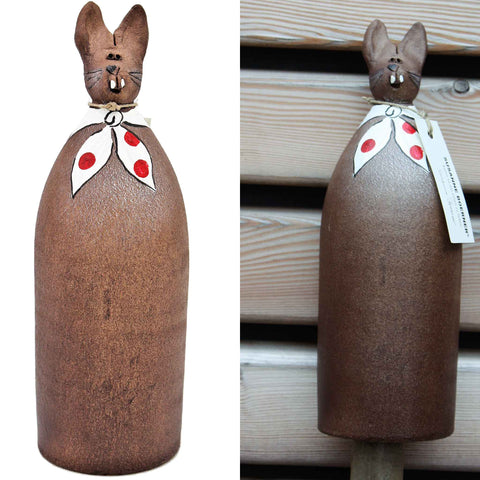 Diese handgemalten Tonfiguren von Osti Hasi sind ein echter Hingucker und fügen Ihrem Zuhause einen Hauch von künstlerischem Flair zu Ostern hinzu.