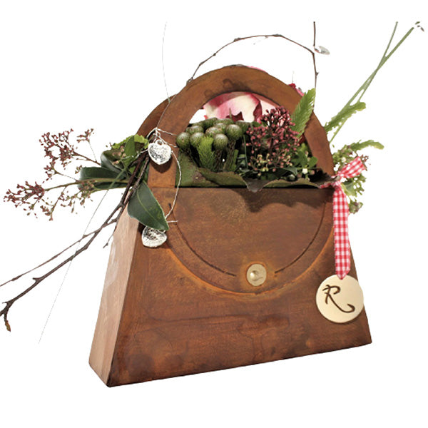 Dekorieren Sie die Rost Deko Tasche mit Schnittblumen oder Topfpflanzen und schaffen Sie eine stilvolle Tisch- oder Gartendeko.