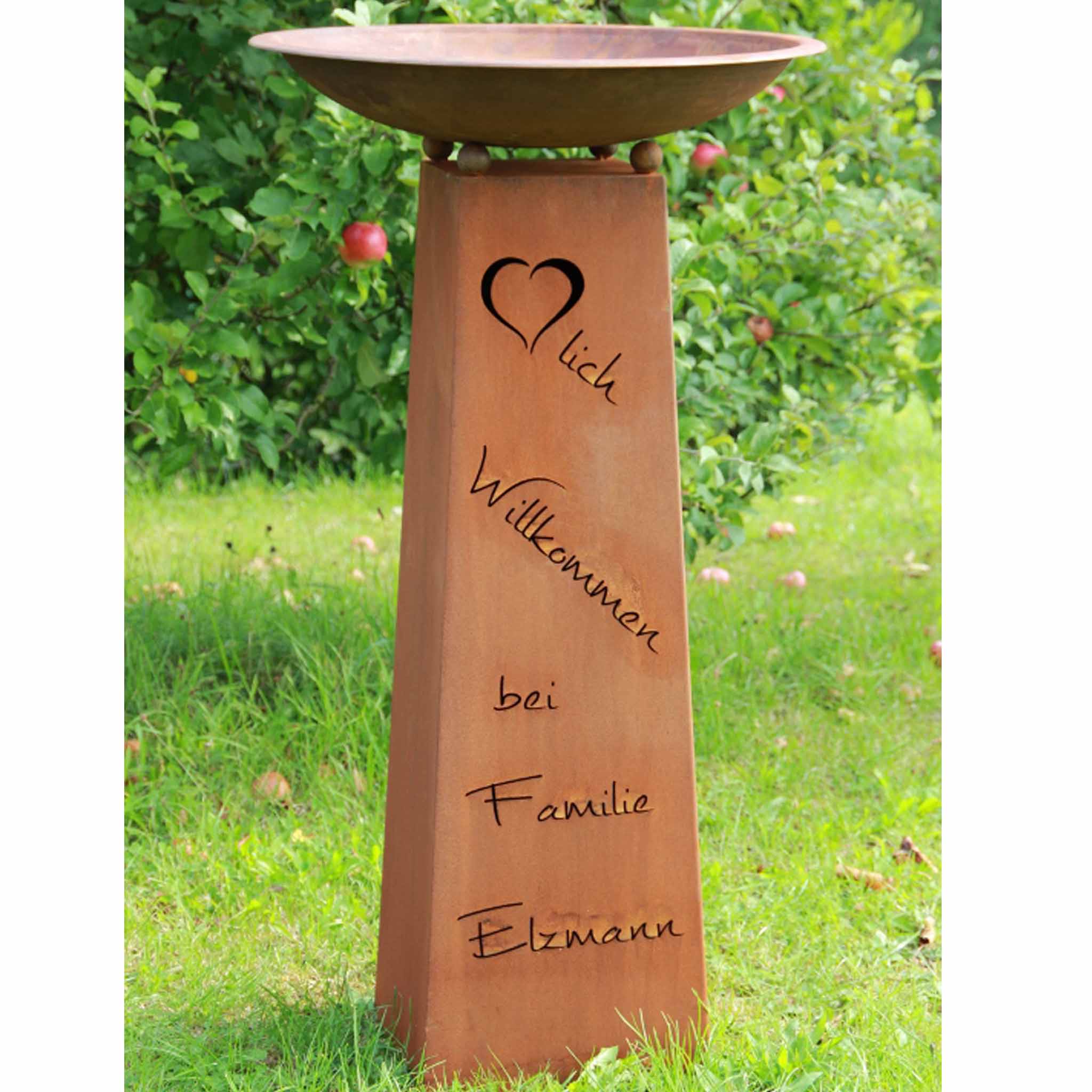Personalisierte Edelrostsäule 'Herzlich Willkommen' mit Namen - Rostdeko für den Garten