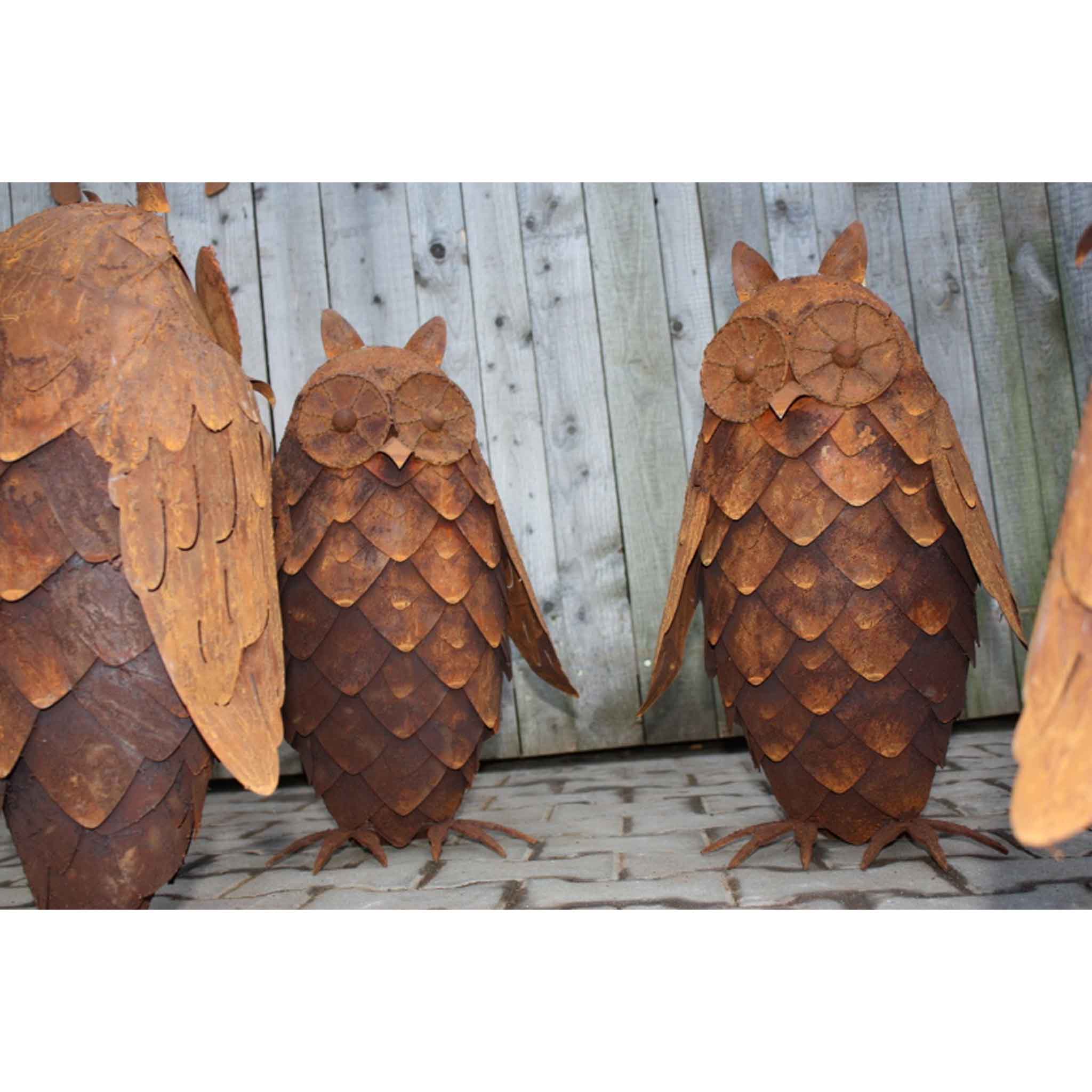 Handgefertigte Metall Eule in 3D Rostoptik als einzigartige Dekoration für den Garten