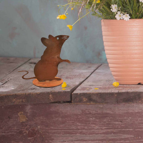 Rostige Metalldeko Maus - handgefertigt in Deutschland. Rustikale Dekoration für Garten und Wohnbereich. Blickfang für Innen- und Außenbereiche.