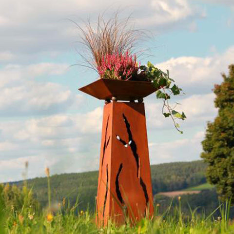 Rustikale Garten Deko - Edelrost Säule mit Schale. Handgefertigt und perfekt für Innen- und Außendekoration