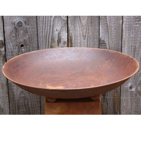 Handgefertigte Pflanzschale aus Metall in Rostoptik - ein stilvolles Highlight fĂŒr Ihren AuĂenbereich. Ă 47 cm, Höhe 7 cm. Langlebig und wetterfest.
