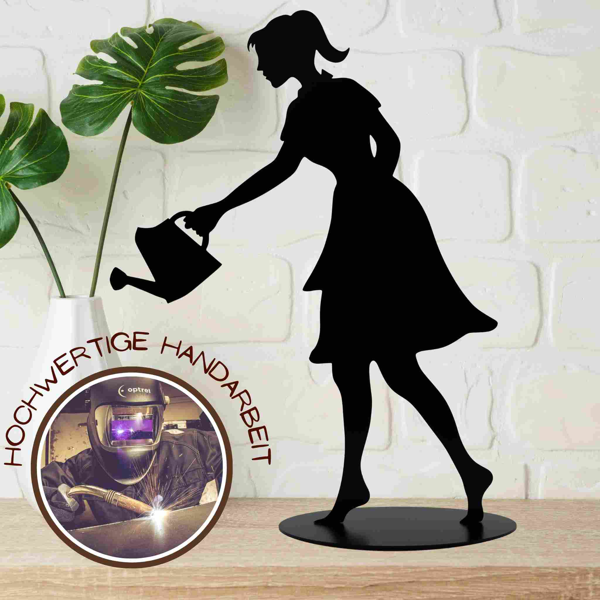 Handgefertigte Gartendeko Mädchen-Skulptur mit Gießkanne aus Metall als kunstvolles Deko Accessoire für Haus und Garten