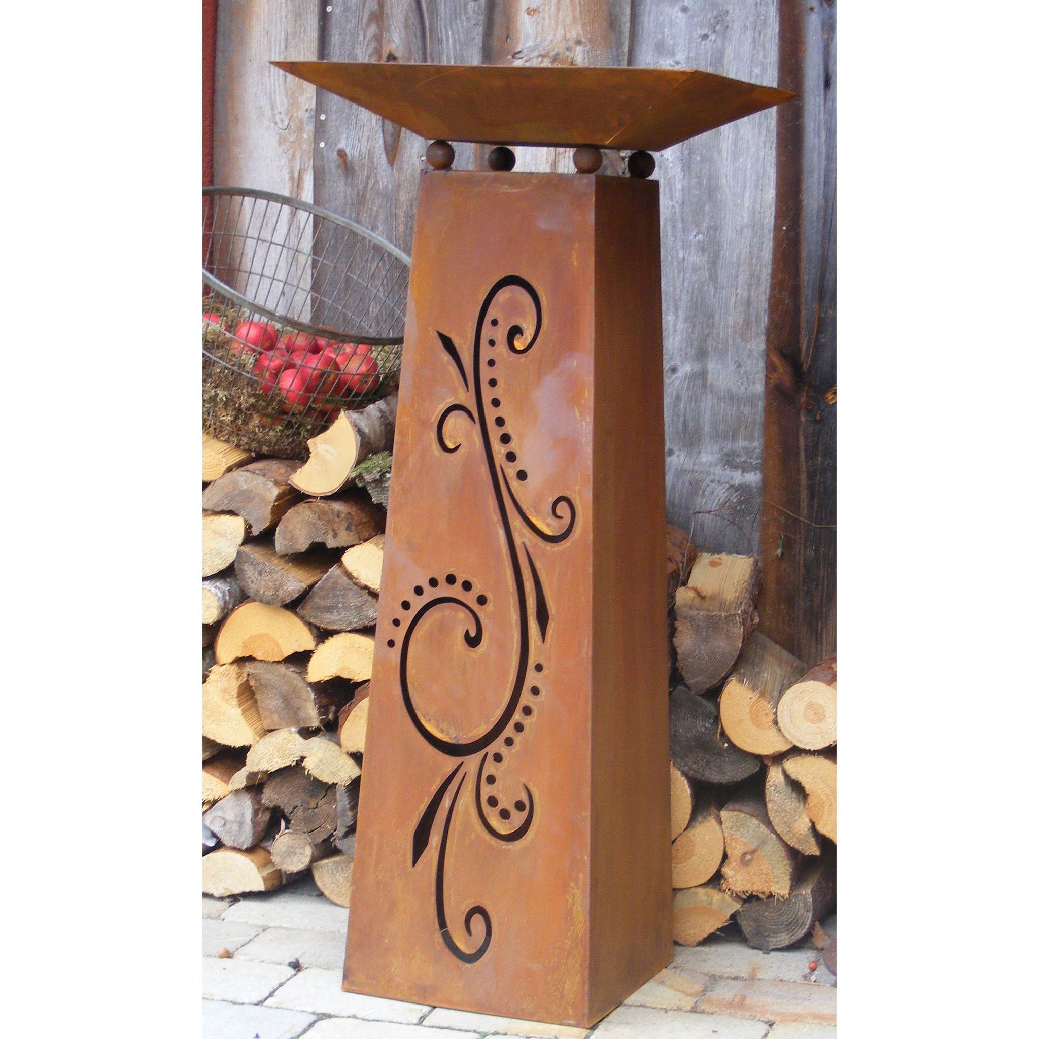 Die edelrost Blumensäule "Flora" ist eine besondere Metall Gartendekoration für den Innen- und Außenbereich.