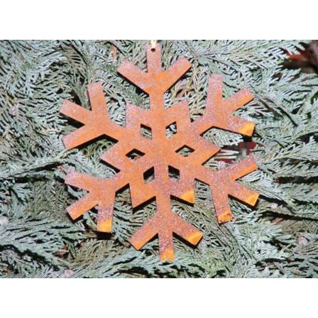 Eine handgefertigte, eckige Edelrost Schneeflocke, die für die Winter- oder Weihnachtsdeko im Innen- und Außenbereich geeignet ist.