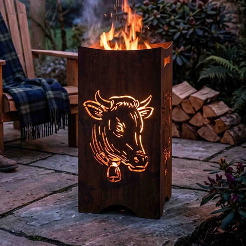 Feuerkorb mit Kuhkopf-Motiv – Lasercut-Detail mit Lichtspiel am Abend, 3 mm Stahl.