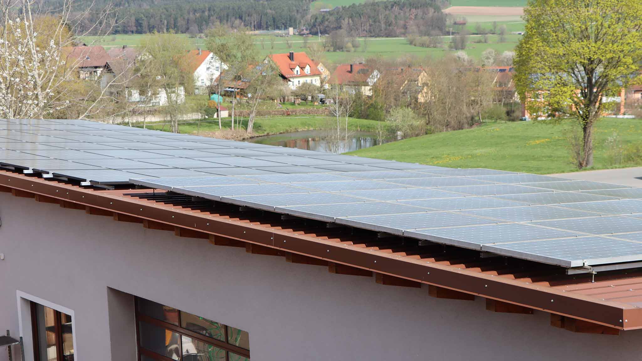 Rostikal nutzt eine eigene Photovoltaikanlage für eine nachhaltige Stromerzeugung und eine umweltfreundliche Produktion
