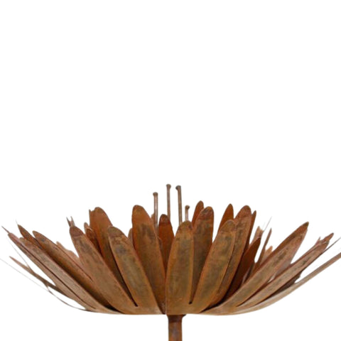 Edelrost Blume in 3D Optik, handgefertigt mit natürlicher Patina-Oberfläche, perfekte Wahl für eine rustikale Atmosphäre drinnen oder draußen.