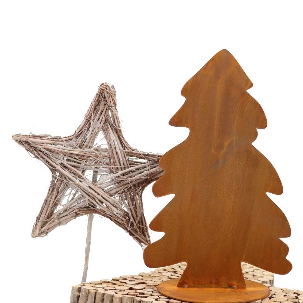 Rostiger Metall Tannenbaum in minimalistischem Design als rustikale Weihnachtsdeko mit natürlicher Patina und kreativer Handwerkskunst.