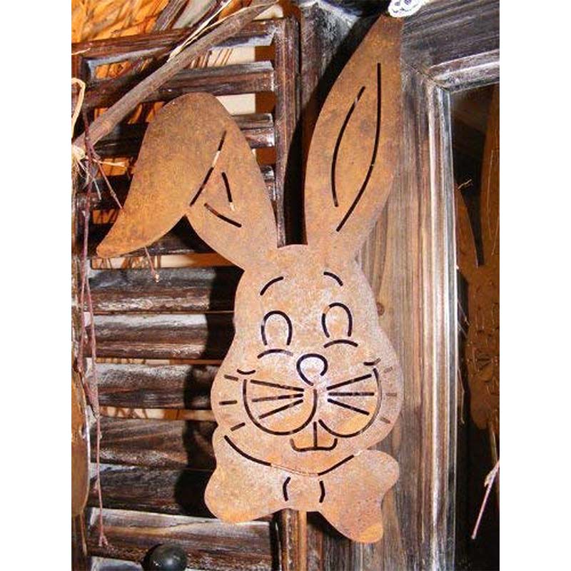 Einzigartiger Hase aus Metall: Rustikale Figur mit lustigem Design und rostigem Look, perfekt für die Frühlingsdeko.