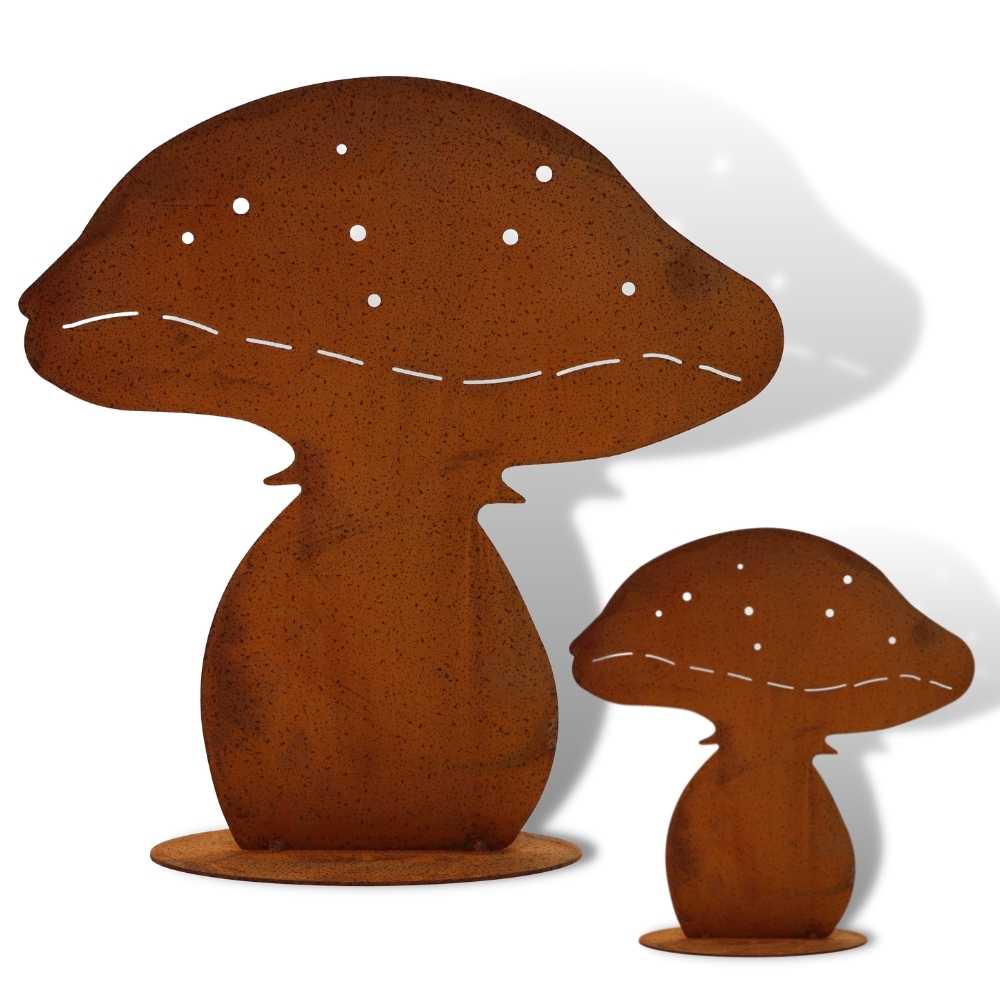 Handgefertigte Pilz Figuren aus rostigem Metall als rustikale und natürliche Gartendeko für eine minimalistische Gestaltung.