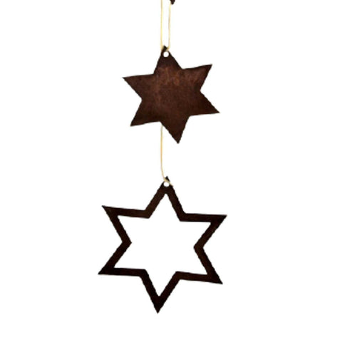 Handgefertigte Metallsterne mit Rosteffekt als dekorative Elemente für die Weihnachts- oder Winterdekoration. Kann an der Wand oder im Garten aufgehängt werden.