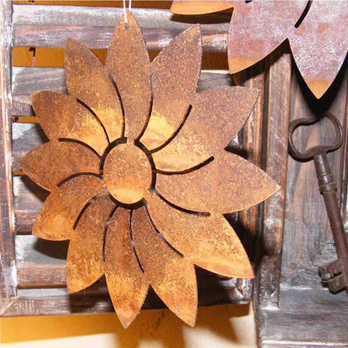 Metallblume Deko – Rost Blume zum Stecken oder Hängen, Blüte Ø 13 oder 17 cm