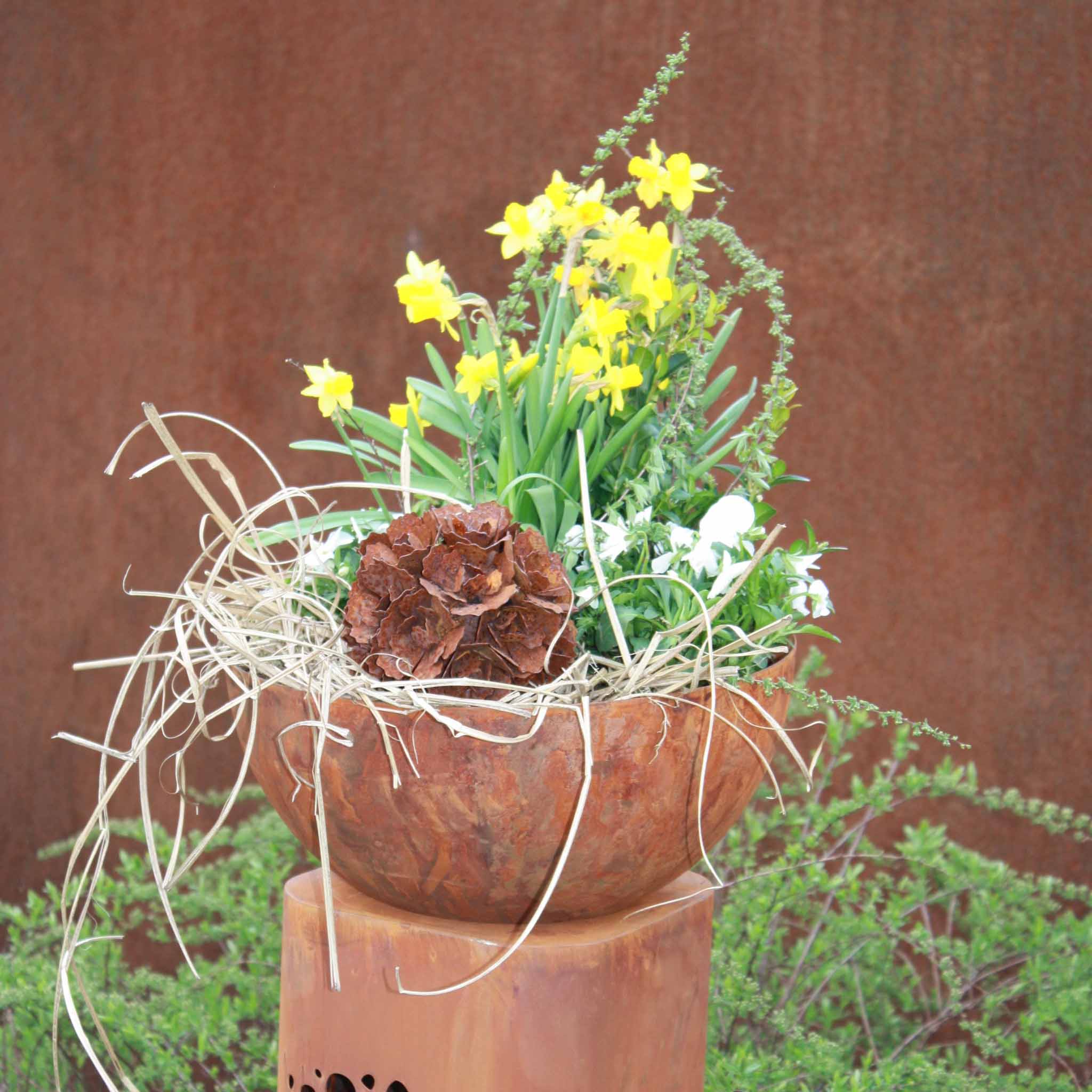 Pusteblumen Rostsäule mit Pflanzschale - kreative Gartendeko, Metallsäule für Pflanzen und einzigartige Außenbereiche