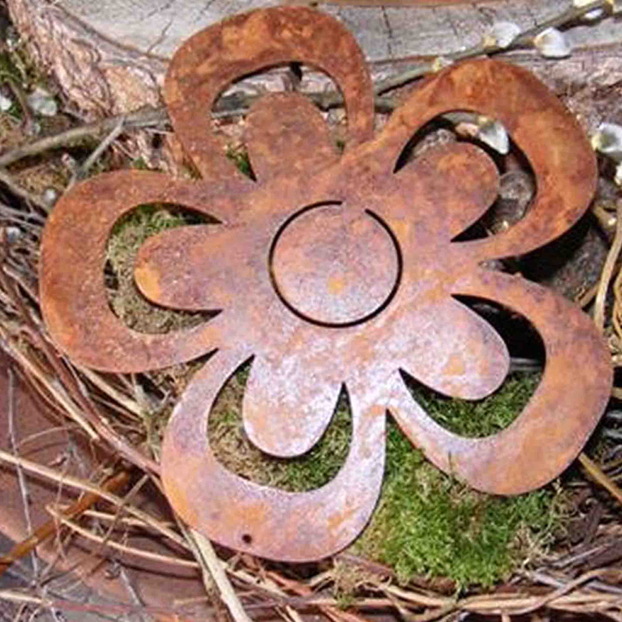 Blüten Anhänger aus Metall – Rost Blume zum Hängen 8–19 cm