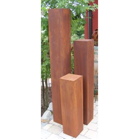 Handgefertigte Shabby Chic Deko Säulen aus Metall, perfekt als Wohn- und Gartendeko, mit robustem und langlebigem Design und aufwändiger Rost Deko.