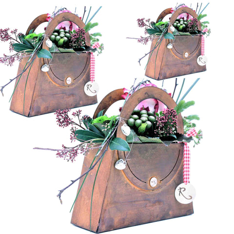 erwandeln Sie Ihre Lieblingspflanzen in echte Hingucker mit der Metall Deko Tasche im Vintage-Stil - perfekt für jeden Garten und Wohnraum.